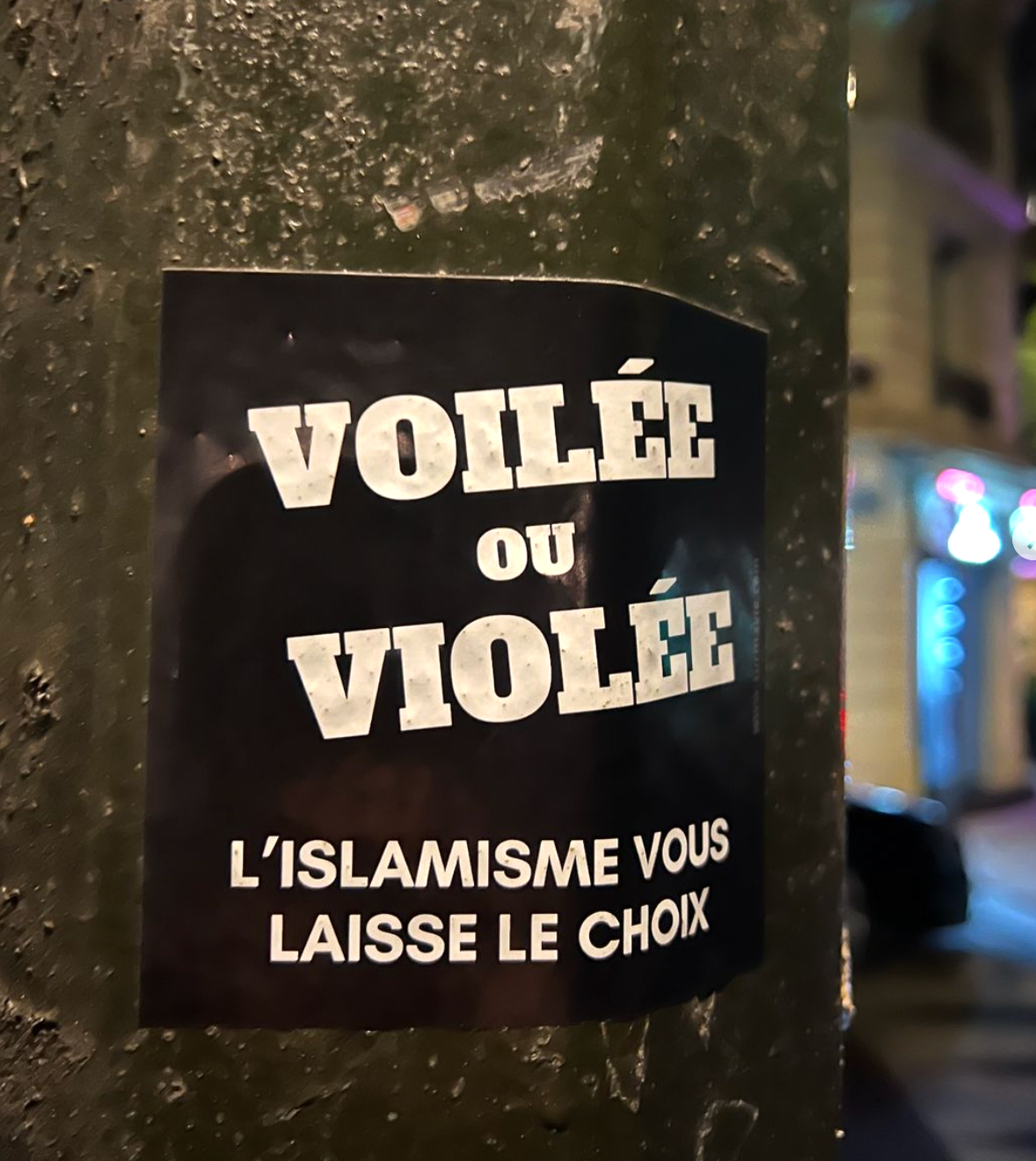 "Voilée ou violée, l'islamisme vous laisse le choix" - sticker autocollant pour éveiller les consciences en blanc sur fond noir
